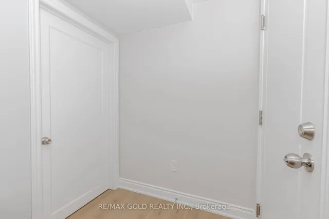 Additional image 28 of 16 Polygon Crt