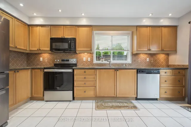 Additional image 4 of 477 Farlow Cres