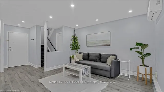 Additional image 10 of 1016 Falgarwood Dr Unit 42