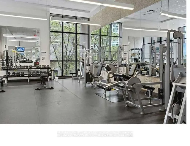 Additional image 3 of 33 Harbour Sq Unit 1819