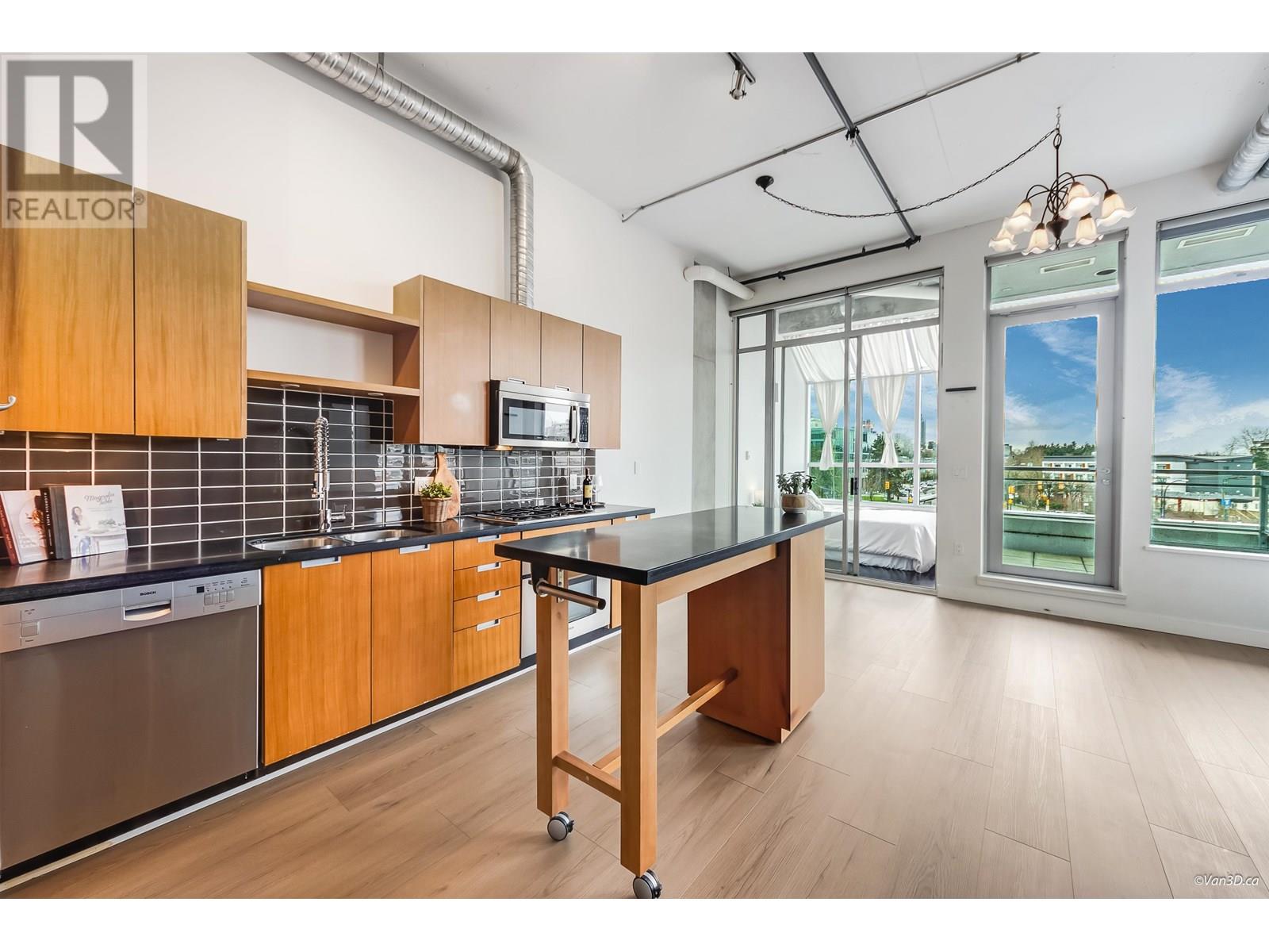 307 495 W 6TH AVENUE|Vancouver, British Columbia V5Y1L3