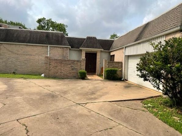 10747 Villa Lea Ln, Houston, TX 77071