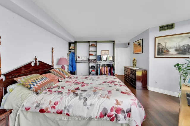 Additional image 39 of 45 Kingsbridge Garden Circ Unit 905