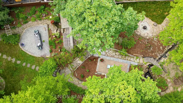 Additional image 40 of 120 Scarboro Cres