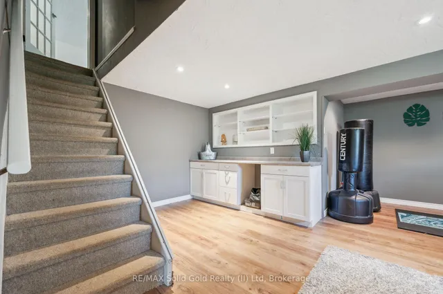 Additional image 31 of 44 Sandsprings Crt