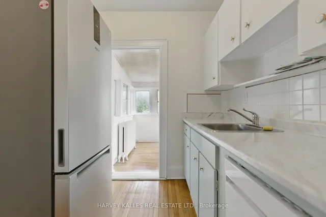 Additional image 44 of 24 Yonge Blvd