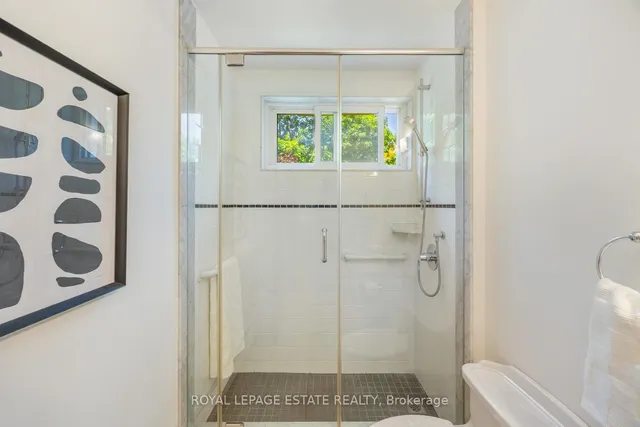 Additional image 33 of 21 Benlamond Ave Unit 4