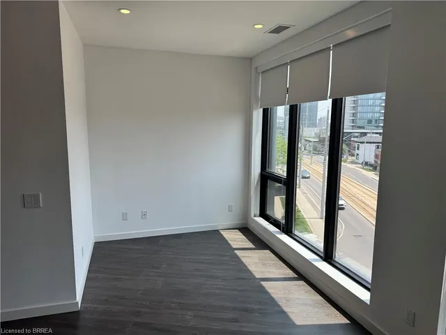 Additional image 4 of 690 King St Unit 406