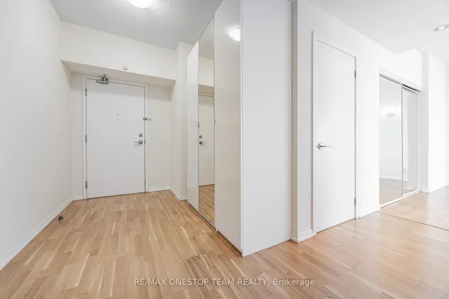 Additional image 3 of 832 Bay St Unit 4110