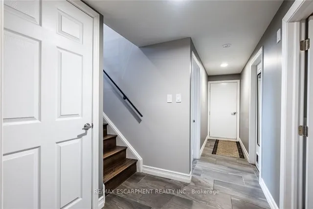 Additional image 25 of 389 HAWKRIDGE Ave