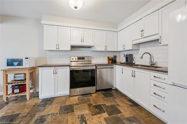 Additional image 9 of 747 Fairway Crt