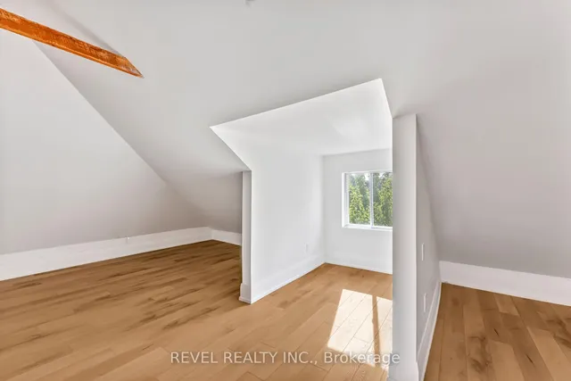 Additional image 31 of 37 Burris St