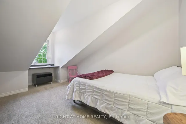 Additional image 17 of 477 Farlow Cres