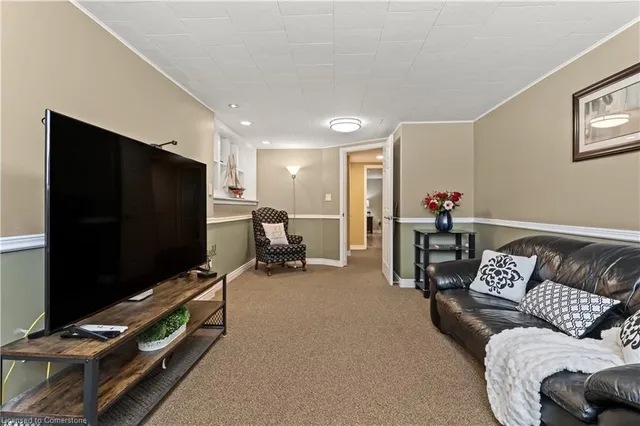 Additional image 32 of 380 Bryant Cres