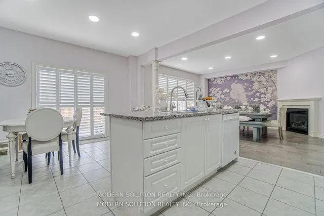 Additional image 11 of 552 Bessborough Dr