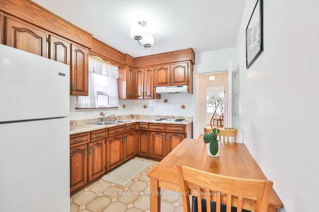 Additional image 10 of 68 Algoma St