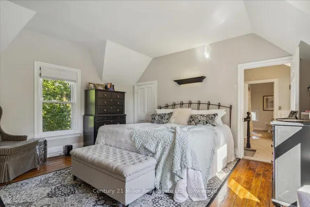 Additional image 24 of 585 Dundas St