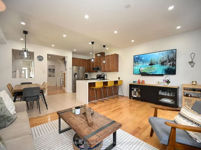 Additional image 14 of 906 Oasis Dr