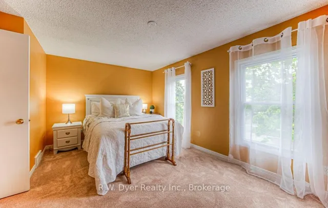 Additional image 33 of 79 Timberlane Cres