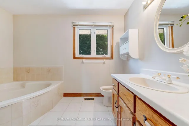 Additional image 24 of 3 Tristan Crt