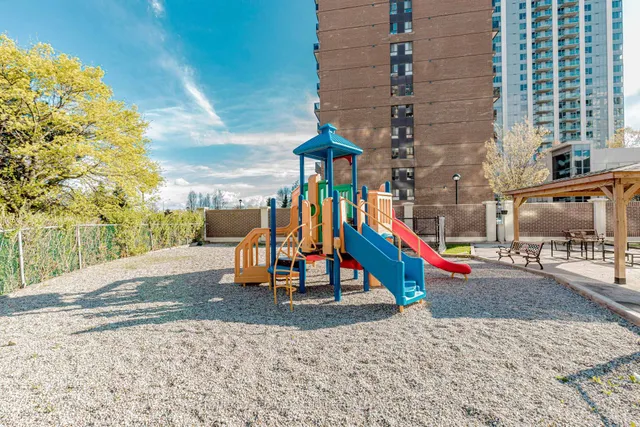 Additional image 43 of 4 Lisa St Unit 404