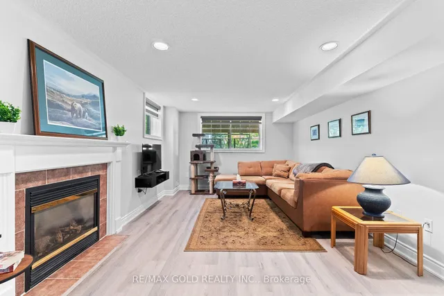 Additional image 32 of 36 Slipneedle St