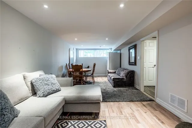 Additional image 27 of 389 HAWKRIDGE Ave