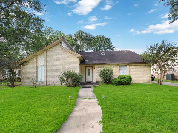 15615 Sandy Hill Dr, Houston, TX 77084