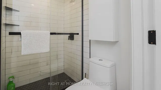 Additional image 25 of 45 Bond St