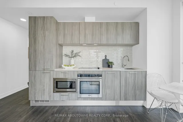 Additional image 8 of 3 Gloucester St Unit 1802