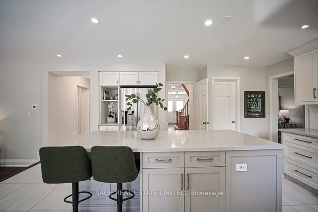 Additional image 5 of 32 Royal Rouge Tr