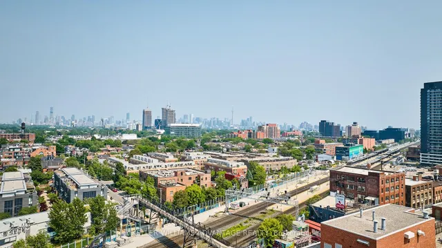 Additional image 34 of 2495 Dundas St Unit 716