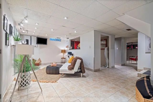 Additional image 35 of 23 Sinena Ave