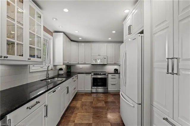 Additional image 11 of 380 Bryant Cres