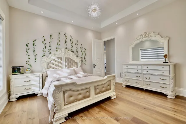 Additional image 34 of 7548 Sixth Line