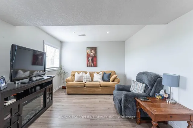 Additional image 31 of 127 Garinger Cres