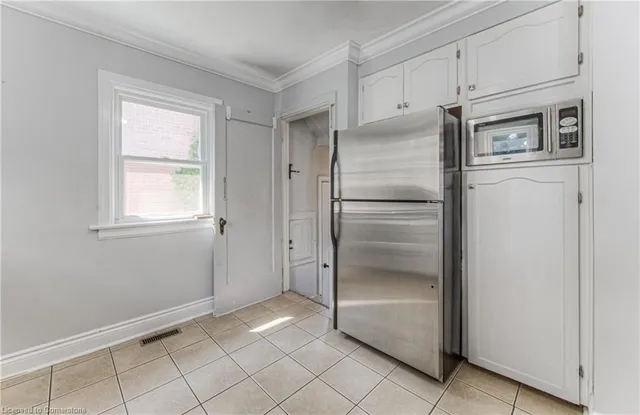 Additional image 23 of 48 Ellis Ave