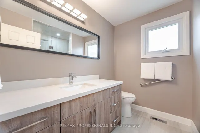 Additional image 35 of 29 Moeller Crt