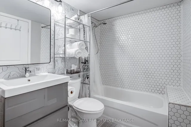 Additional image 31 of 872 Sheppard Ave Unit 313