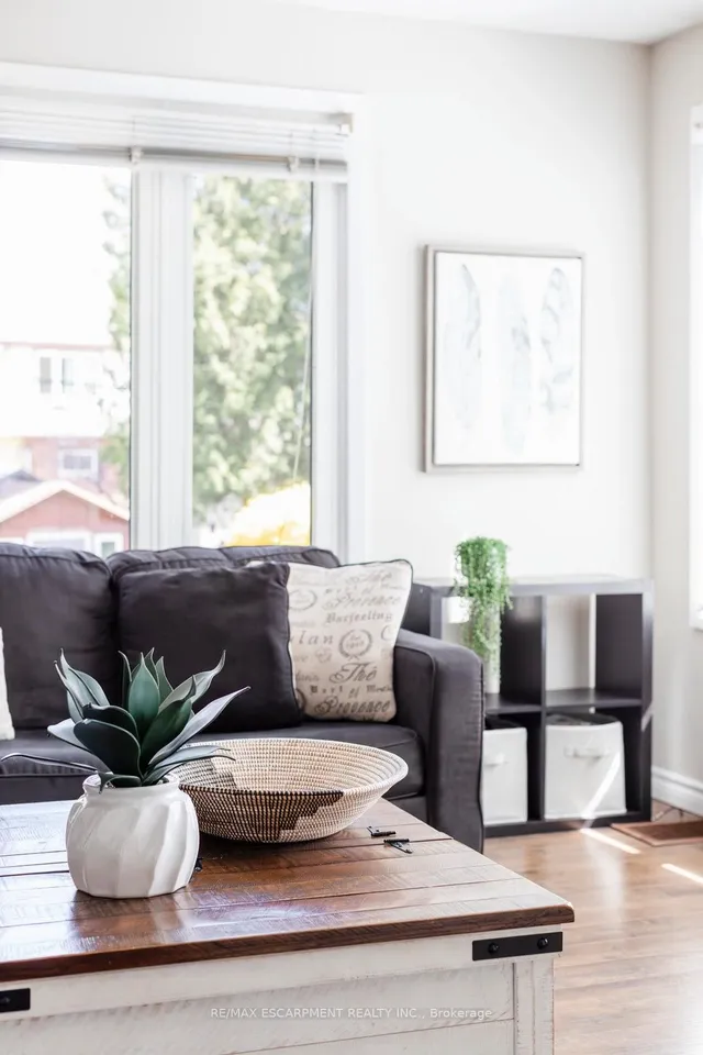 Additional image 23 of 197 Balmoral Ave