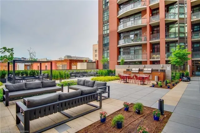 Additional image 21 of 118 King Street East St Unit 723