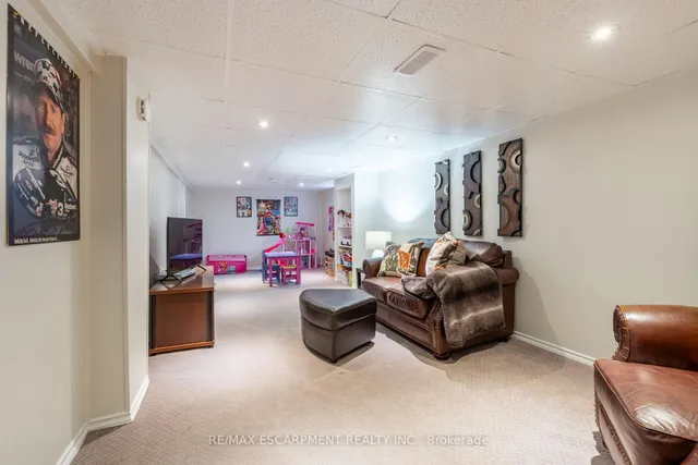 Additional image 31 of 668 Burgess Ave