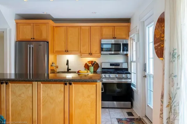 Additional image 14 of 142 Pearl St