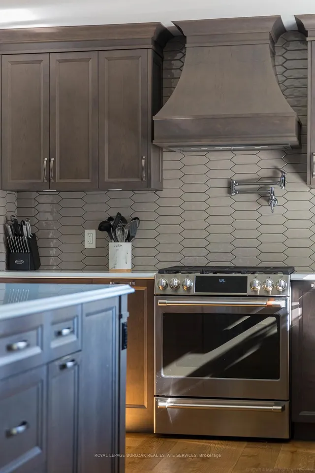 Additional image 13 of 17 Beverlyglen Dr