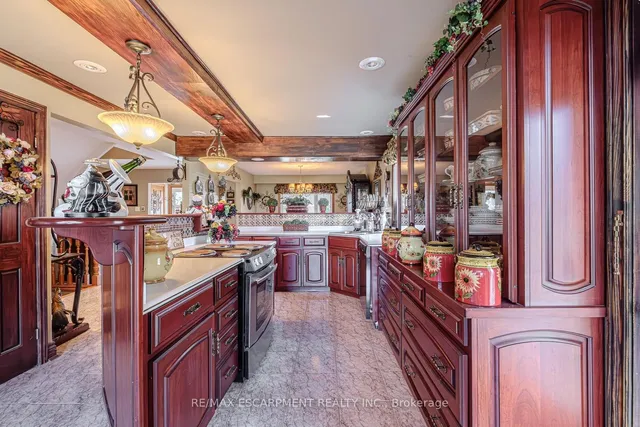 Additional image 19 of 136 Country Club Dr