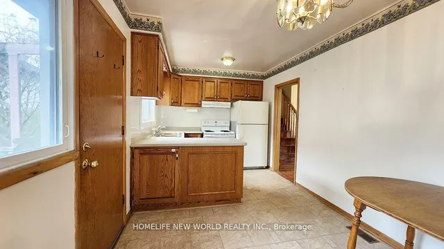 Additional image 9 of 2403 Redfern Rd