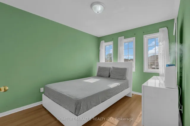 Additional image 25 of 56 Viceroy Cres