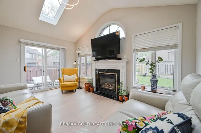 Additional image 8 of 44 Ribbon Dr