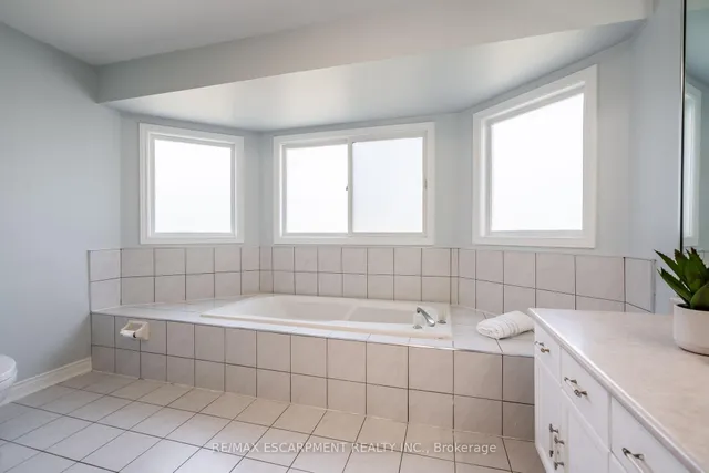 Additional image 28 of 1689 Kerns Rd