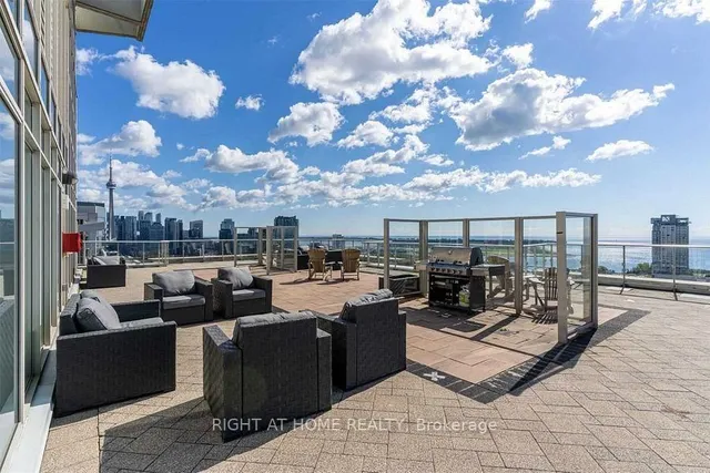 Additional image 19 of 75 East Liberty St Unit 1015